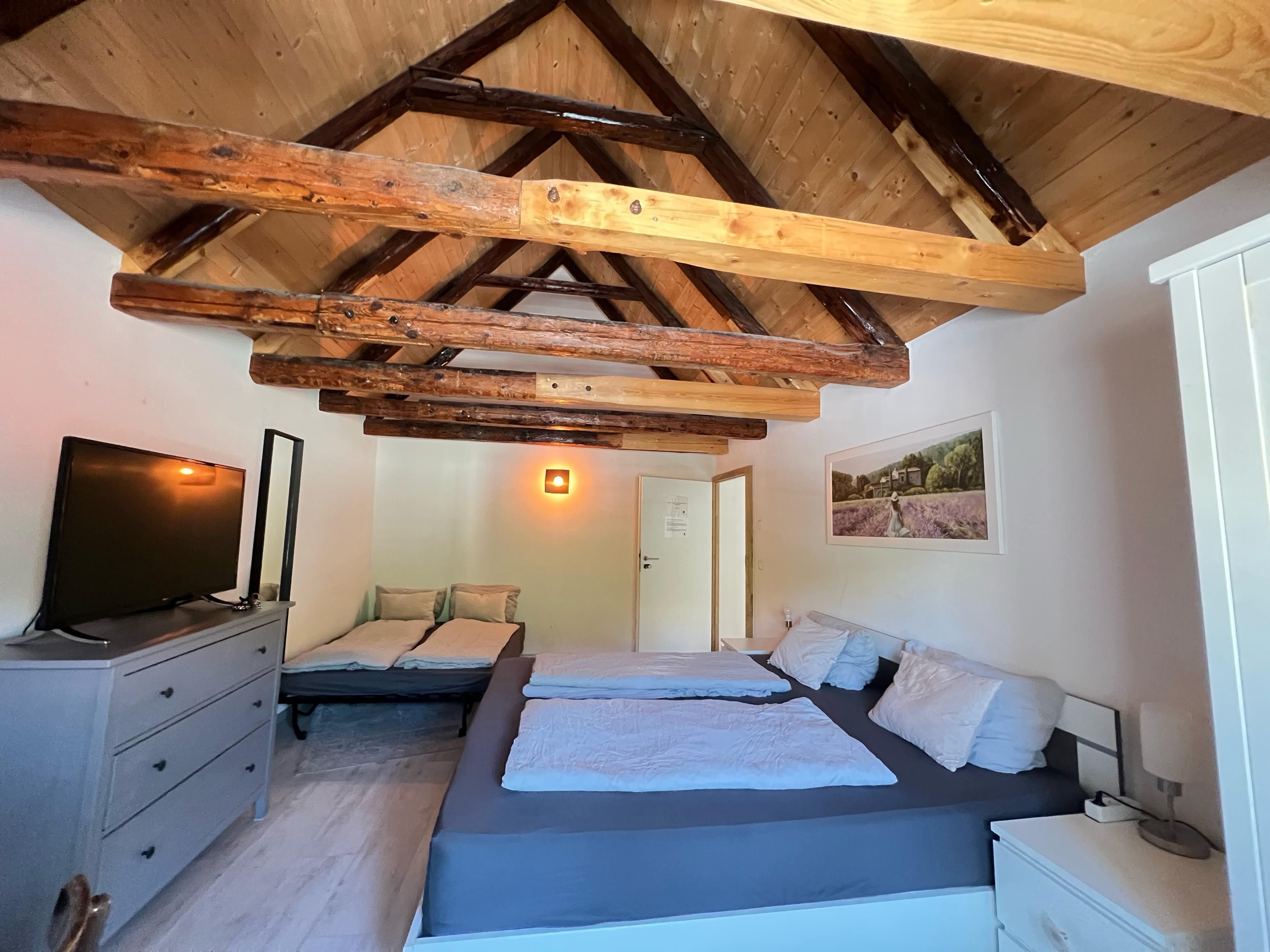 Zi 3 - gr. Zimmer mit Zustellbett